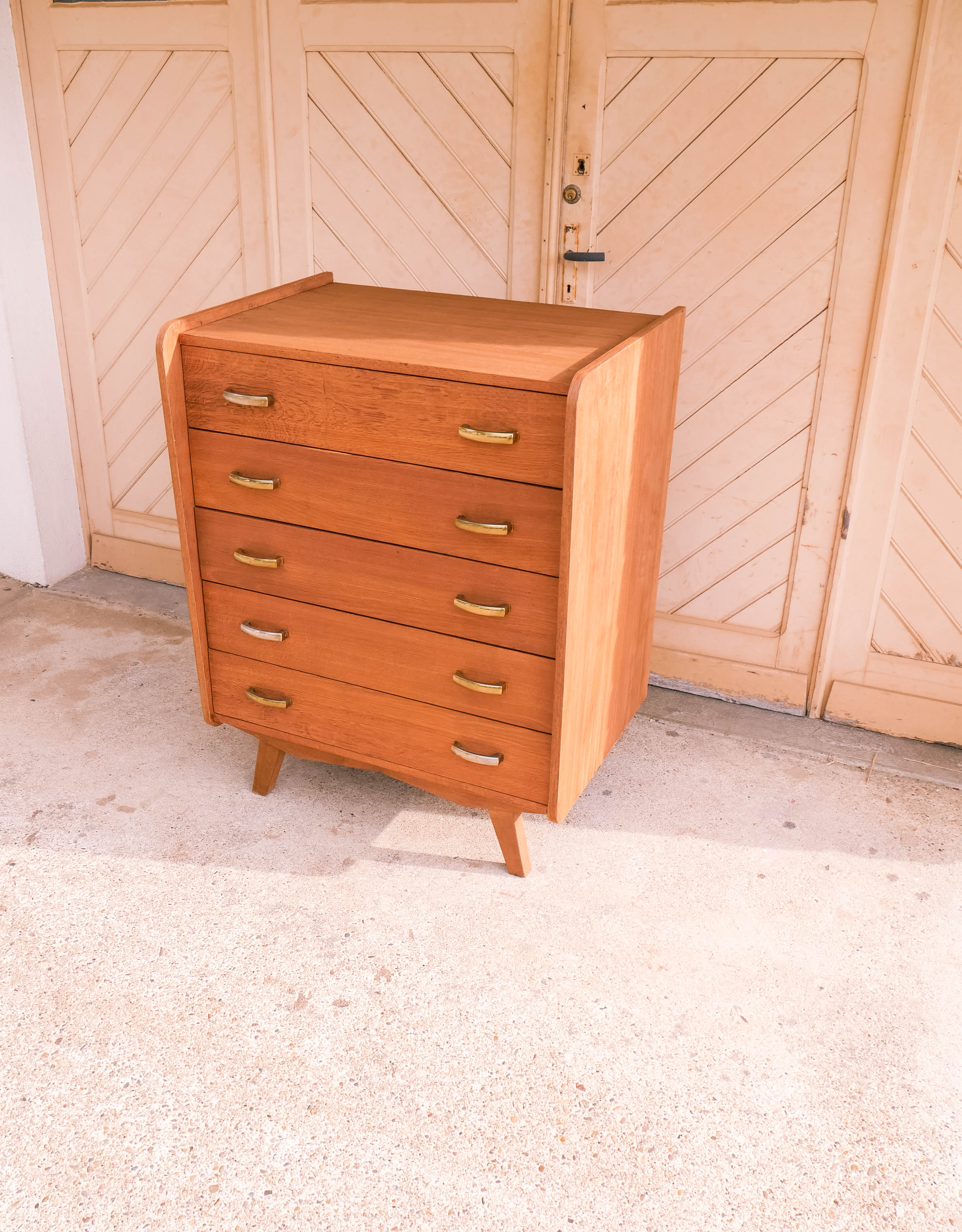 Chest of drawers compass feet