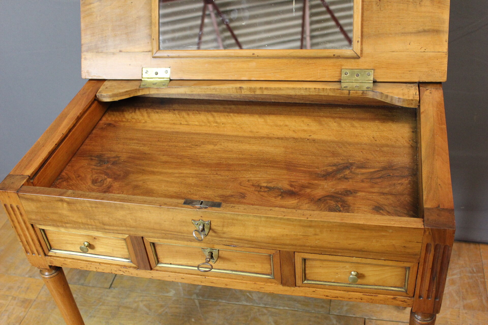 Coiffeuse d'homme en Merisier  , époque Directoire