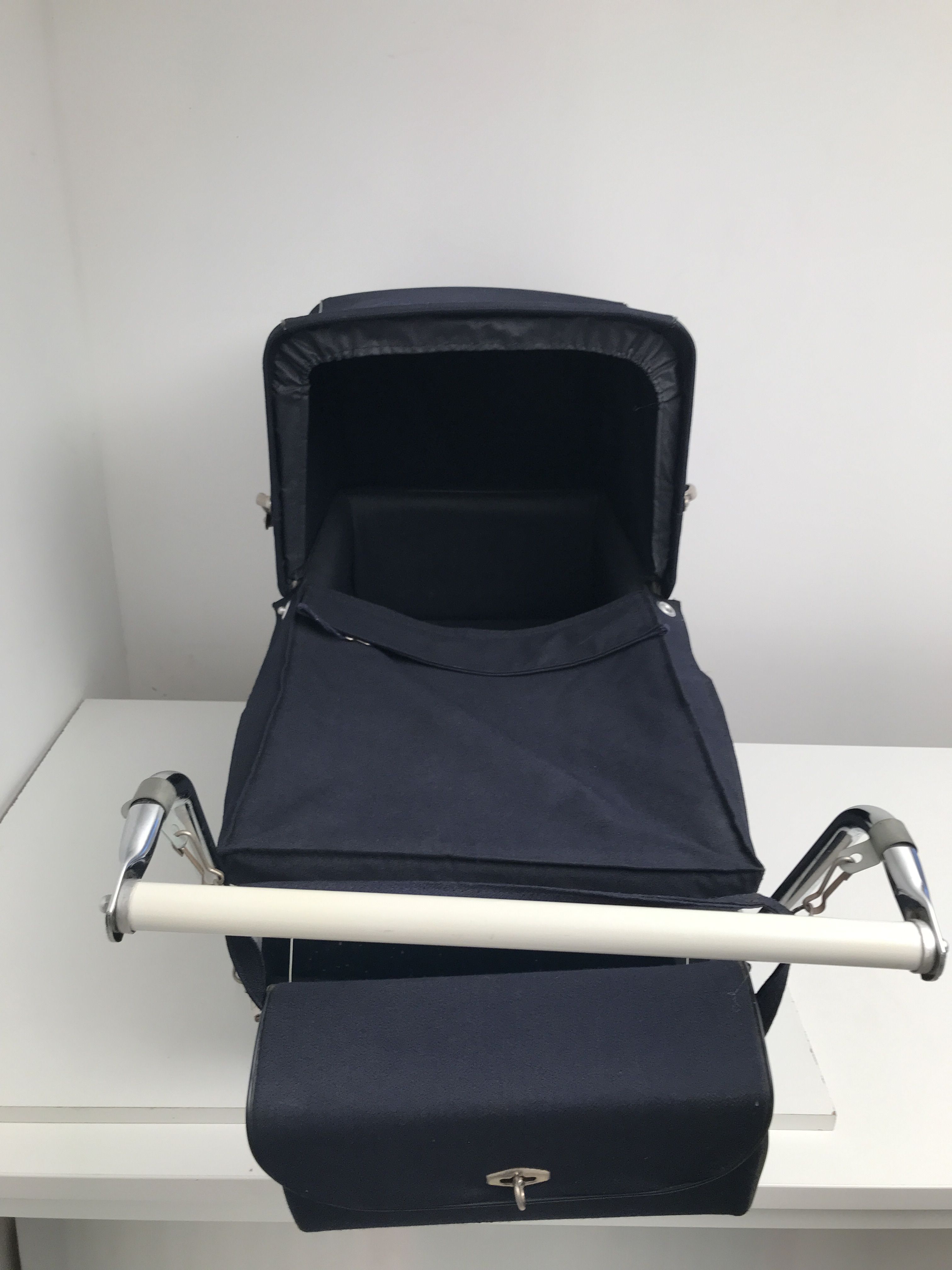 Pram, vintage English style carrycot 60/70s
