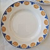 Set of 8 Saint Amandinoise flat plates model 3529