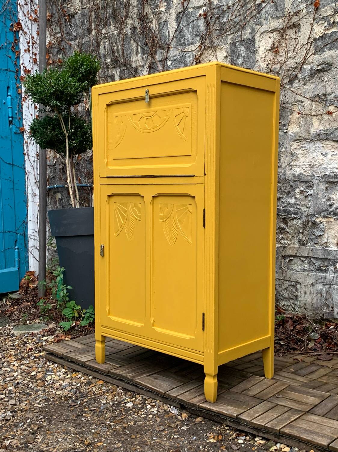 Parisian art deco buffet in yellow ochre