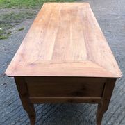 Table ancienne Louis XV à 3 tiroirs et 1 tirette en cerisier massif