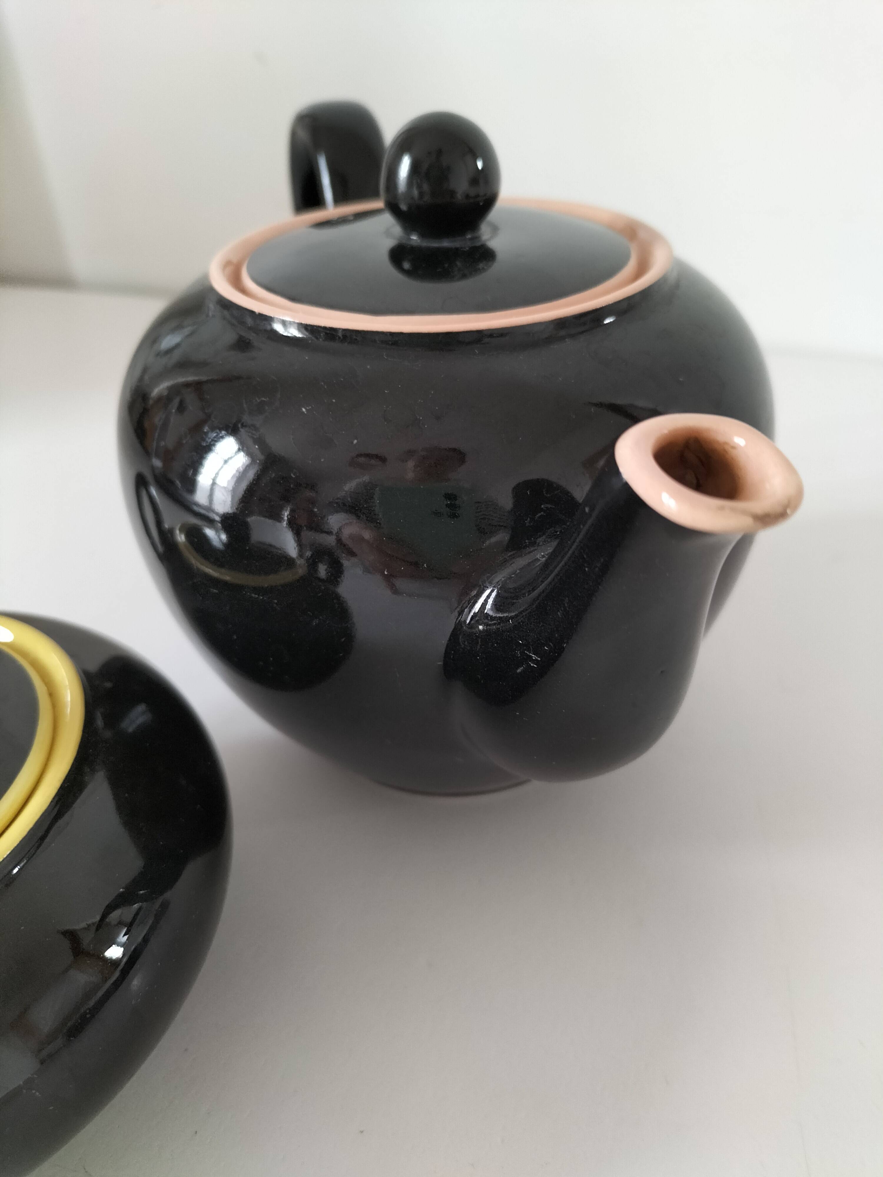 Teapot and sugar bowl Villeroy & Boch model Biarritz glossy black