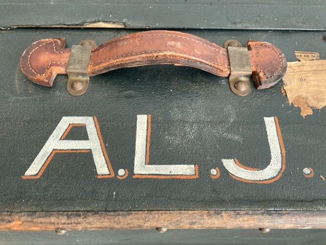 Malle ancienne « A.L.J »