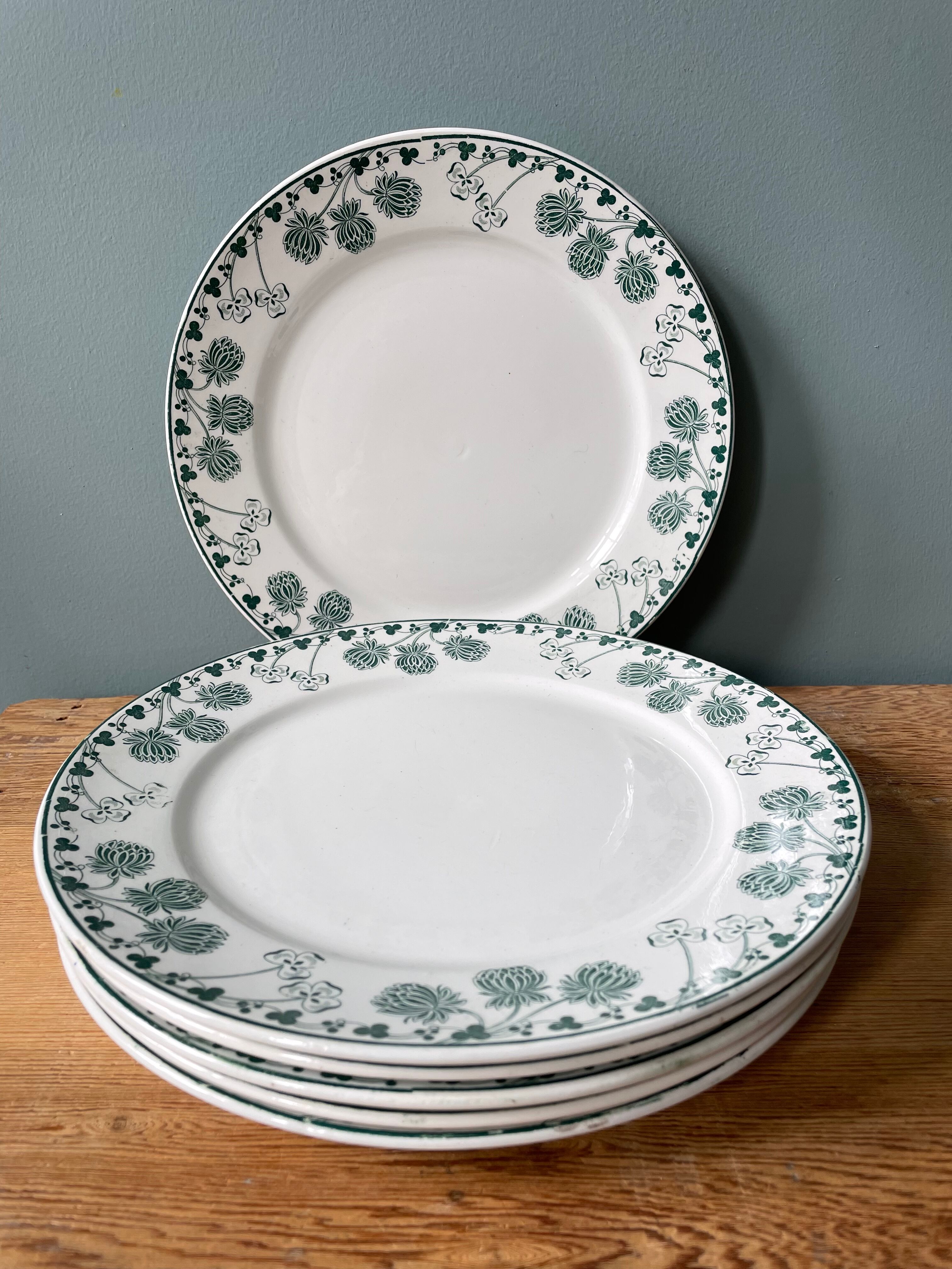 Set of 6 flat plates XIXth, Boch Frères Keramis, Trifolium model