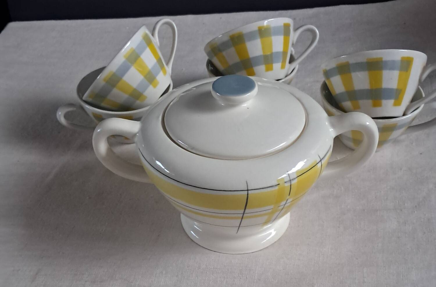 Cups and sugar bowl