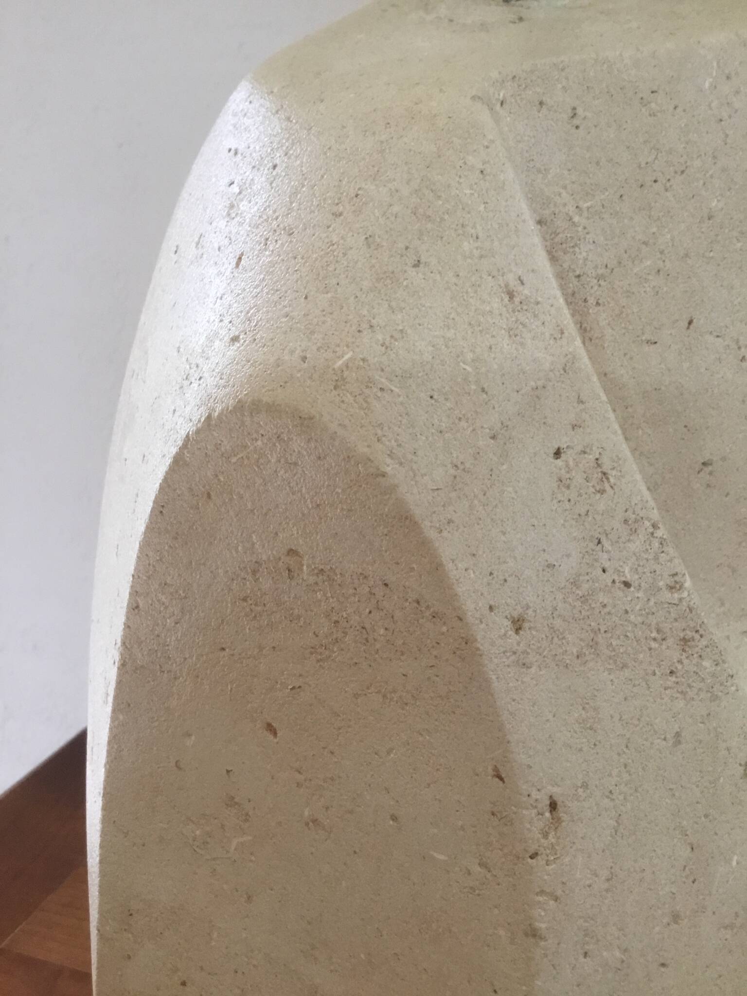 Lampe en pierre sculptée