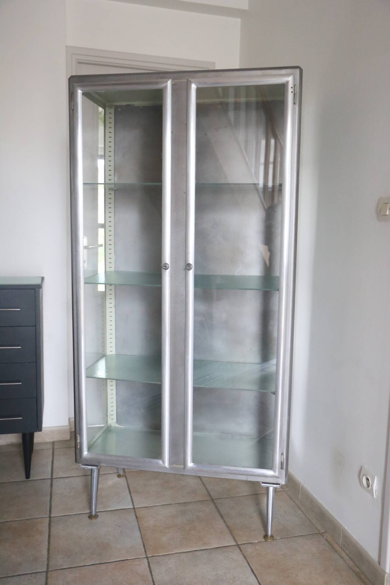 Armoire médicale ancienne 1950