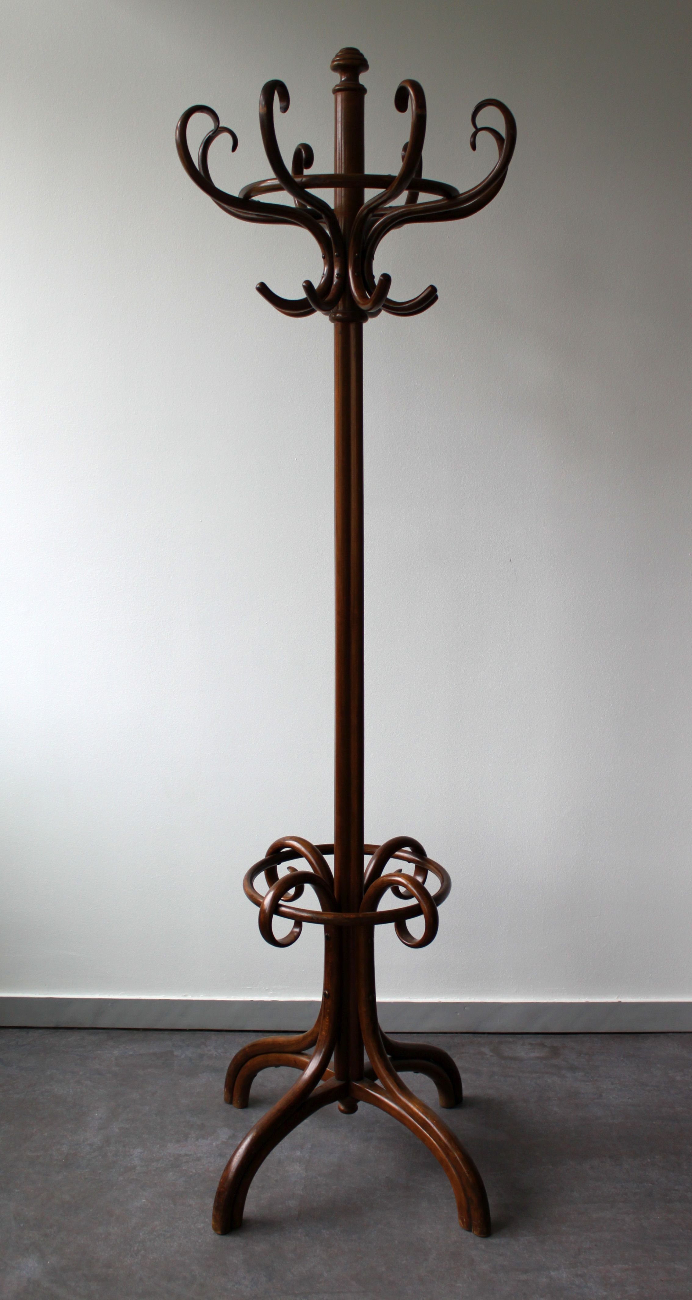 Parrot coat rack, model 10.401, XIXth.