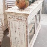 Buffe- vintage showcase