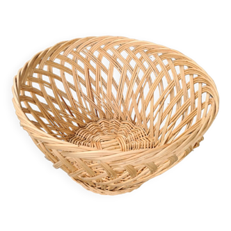 Woven wicker basket