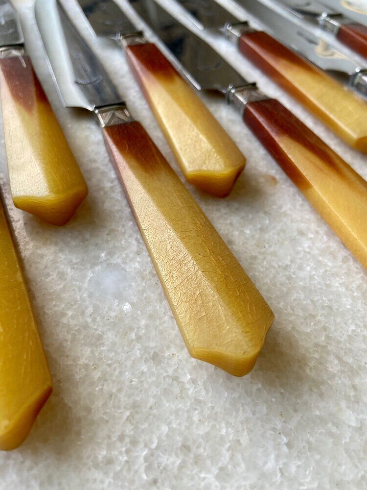 11 amber knives