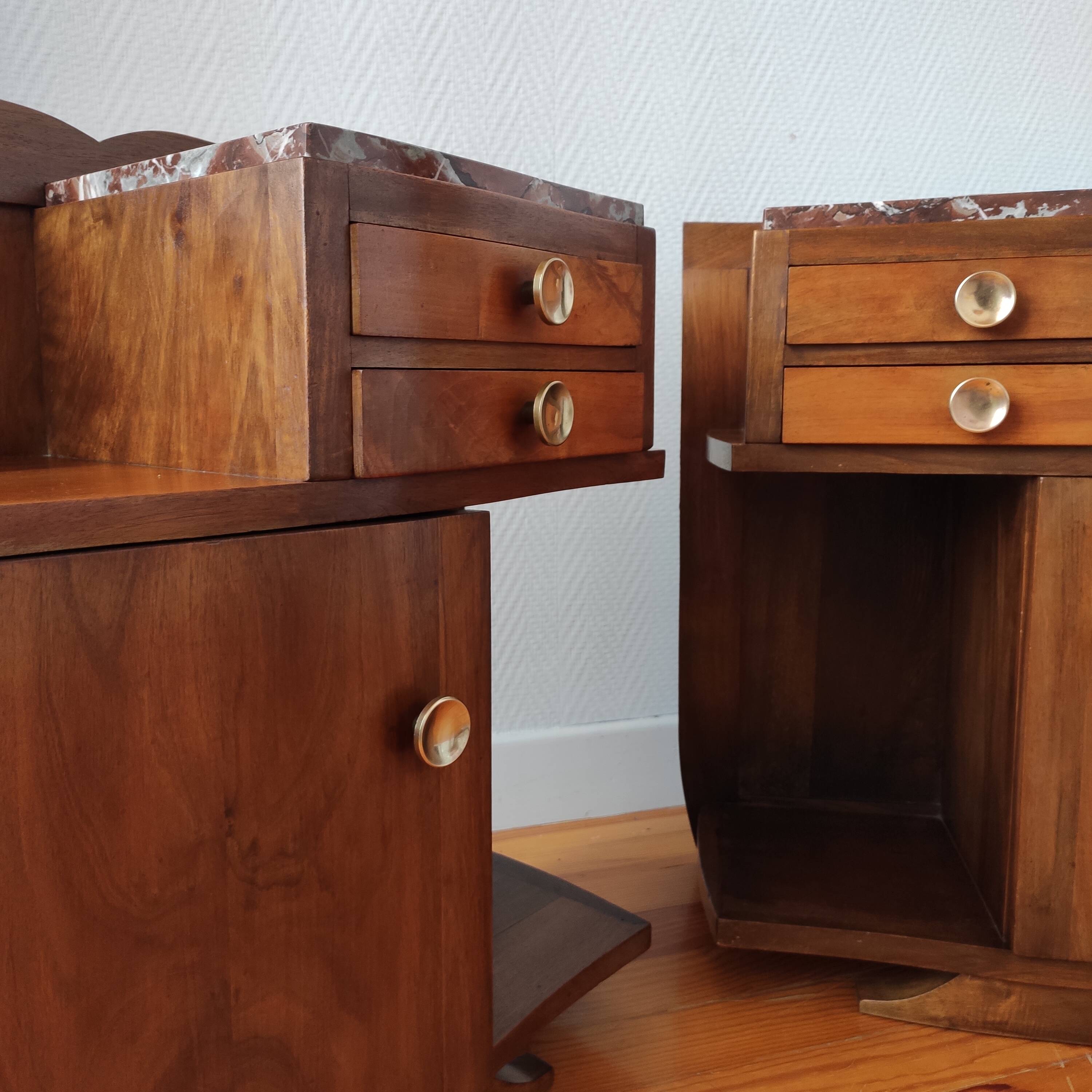 Pair of Art Deco 1930 walnut bedside tables