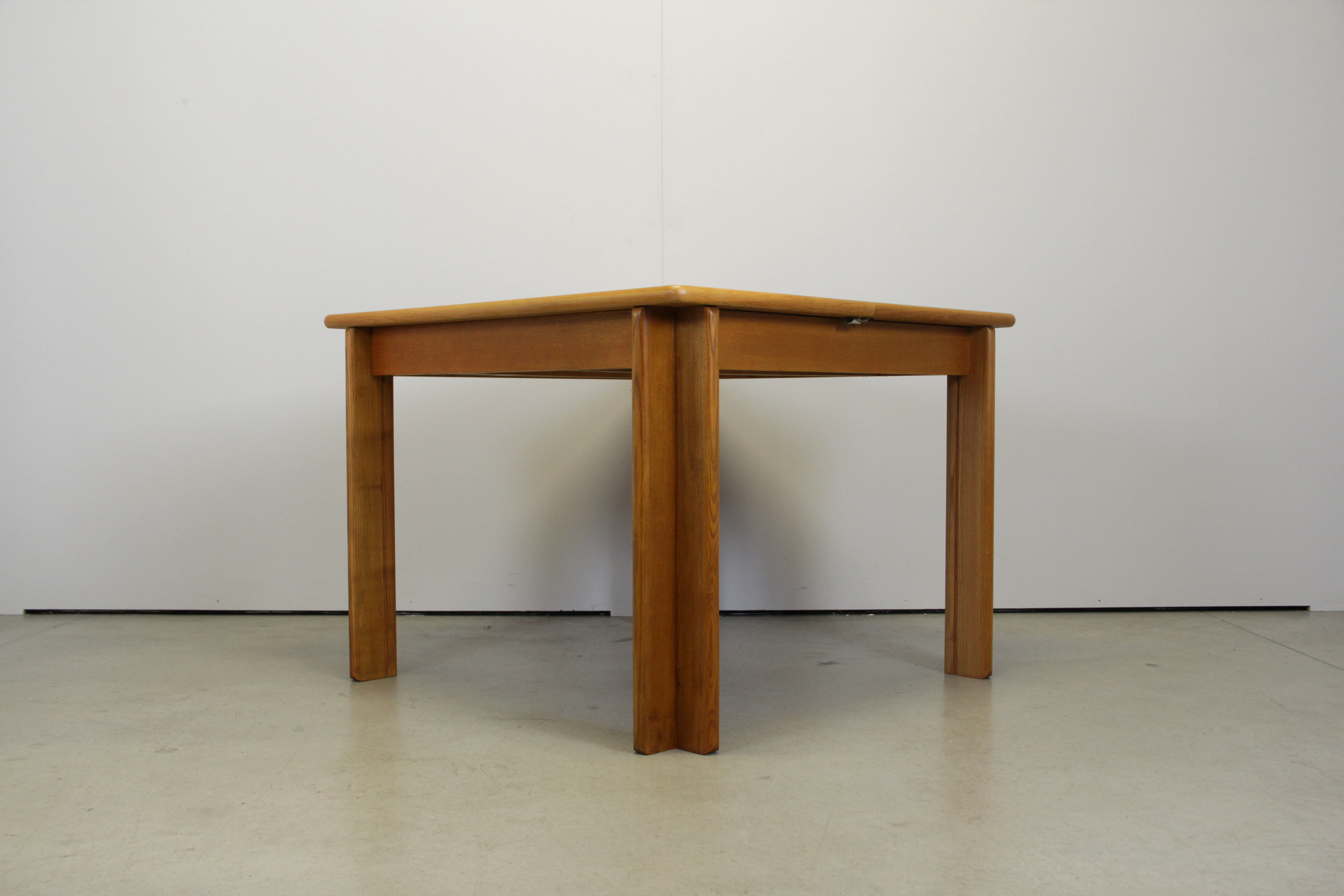 Table à manger extensible en chêne carré, Italie années 1970