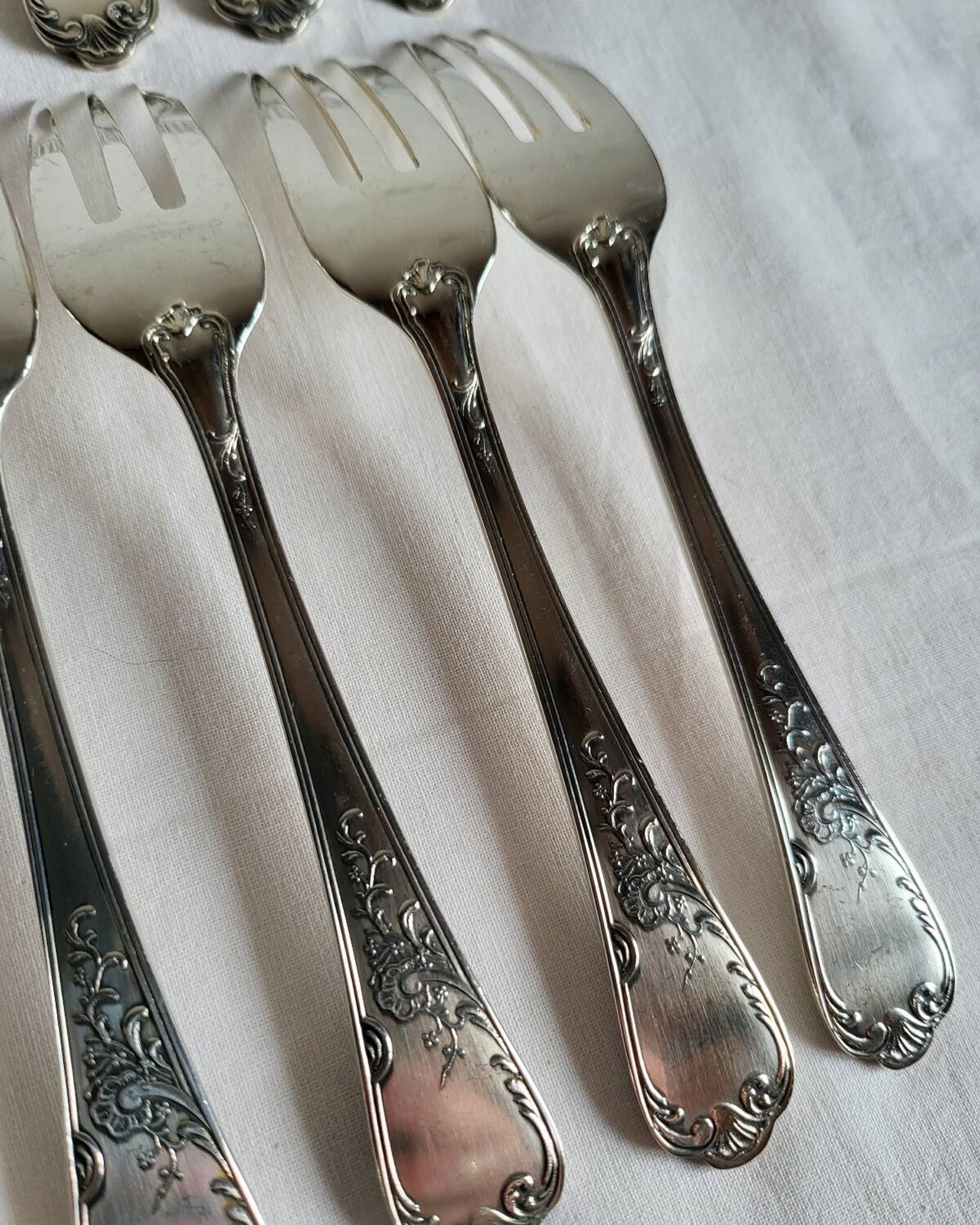 12 silver-plated dessert forks Guildar