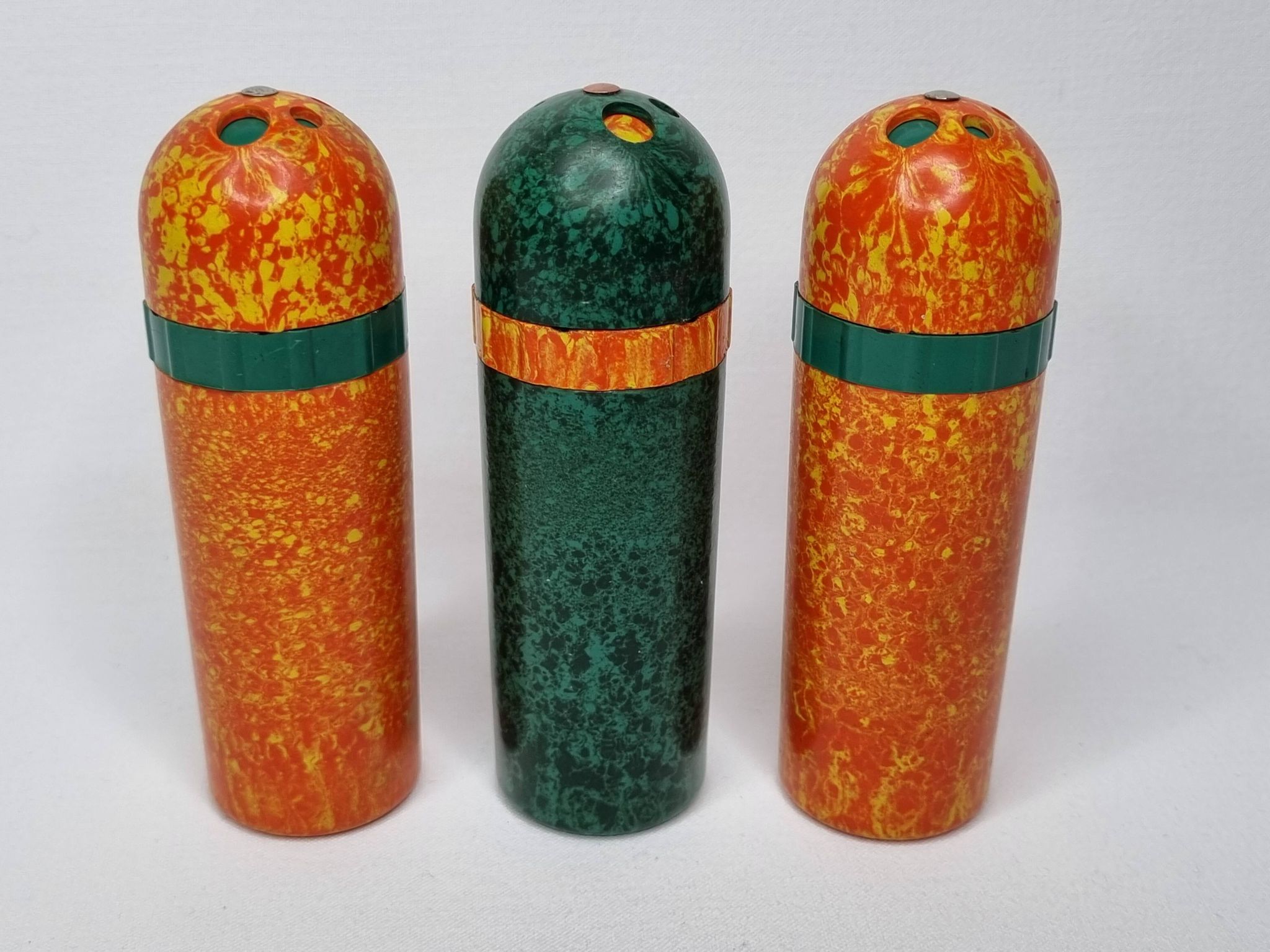 Set of three vintage Bakelite salt shakers, BEF British Made, 12.5 cm