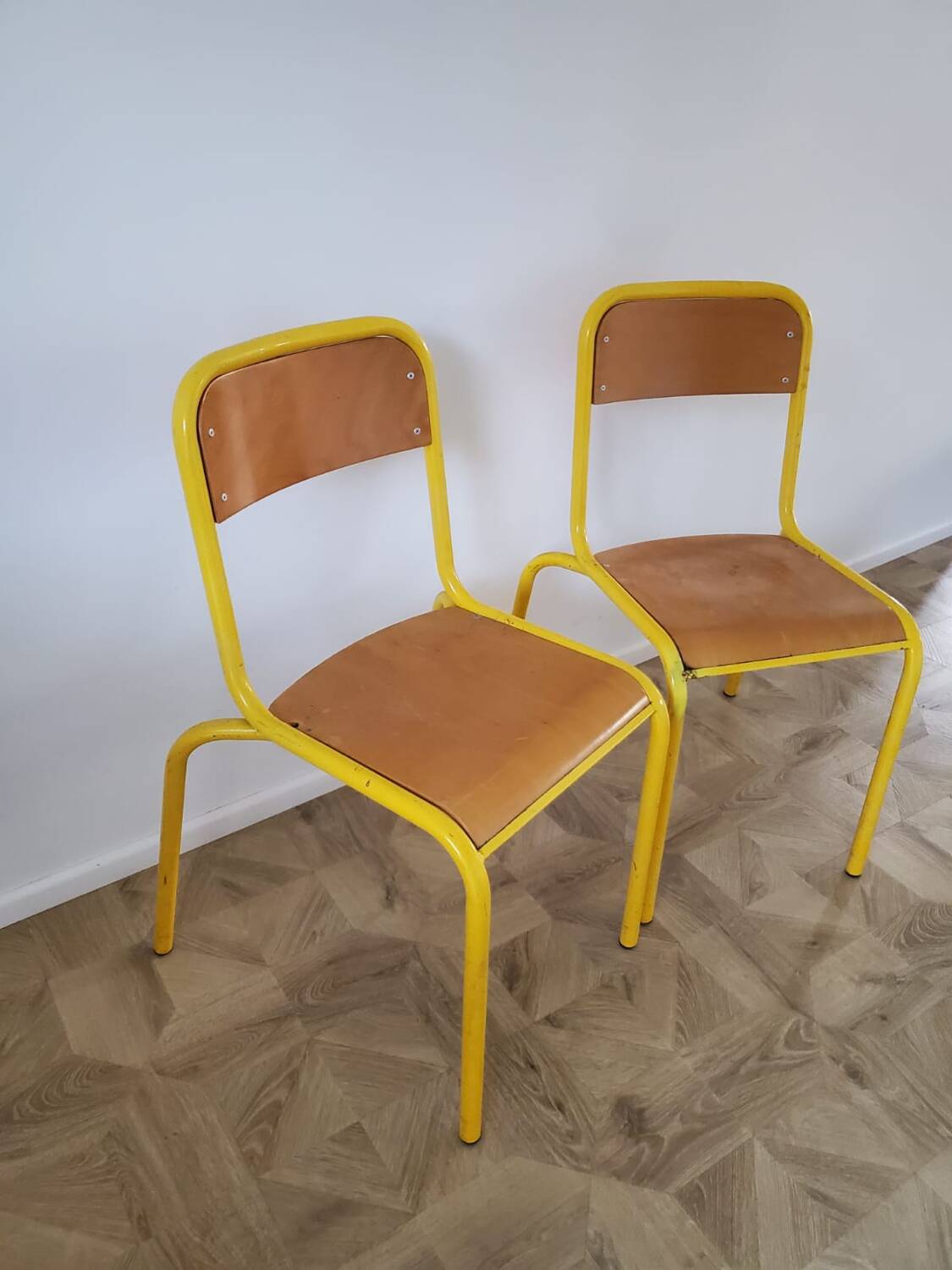 Set of 2 school chairs