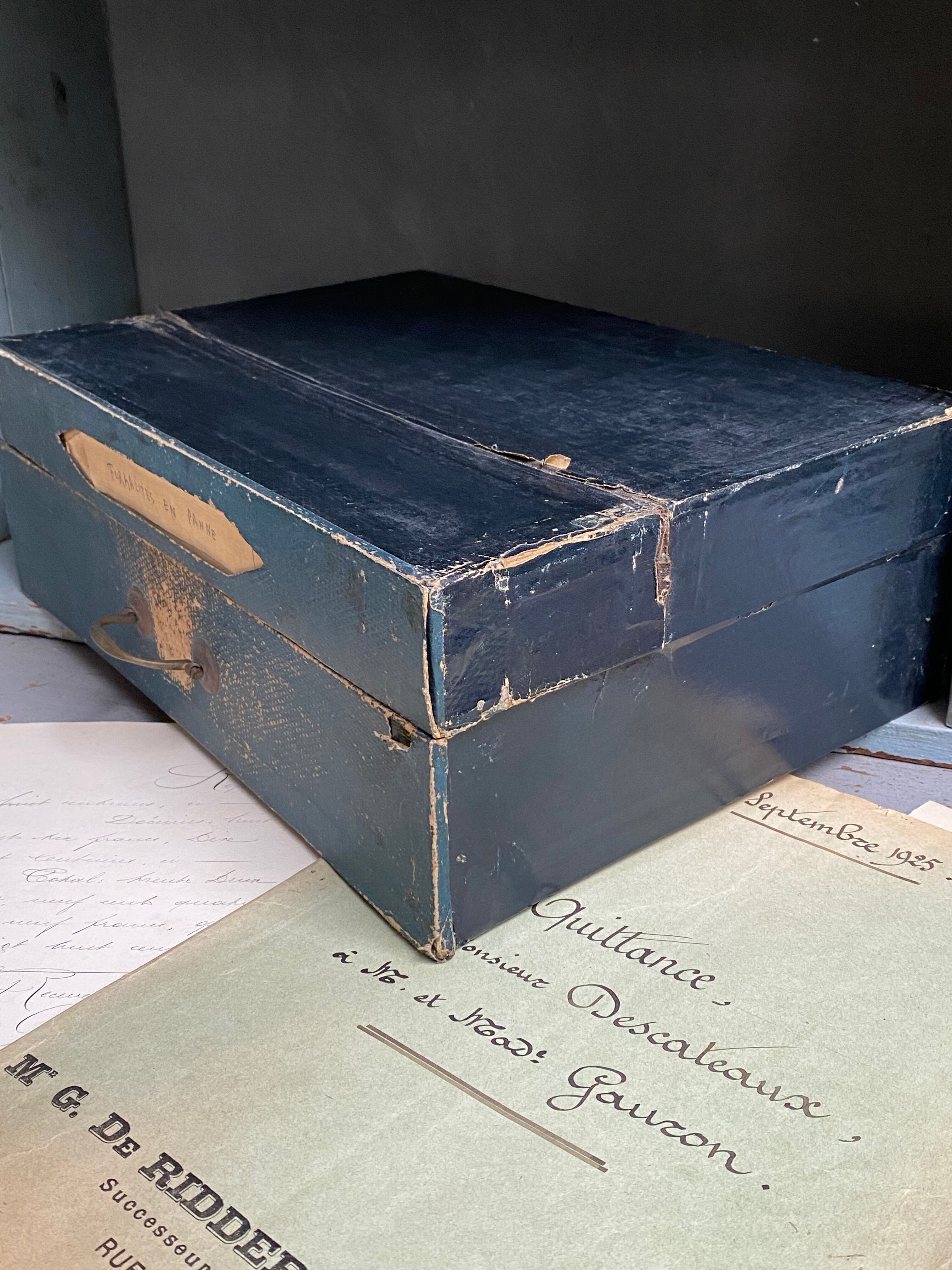 Former notary cardboard maker