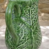 Cafetière en barbotine à décor de chou vert. Fabriquée au portugal. Très bon état.