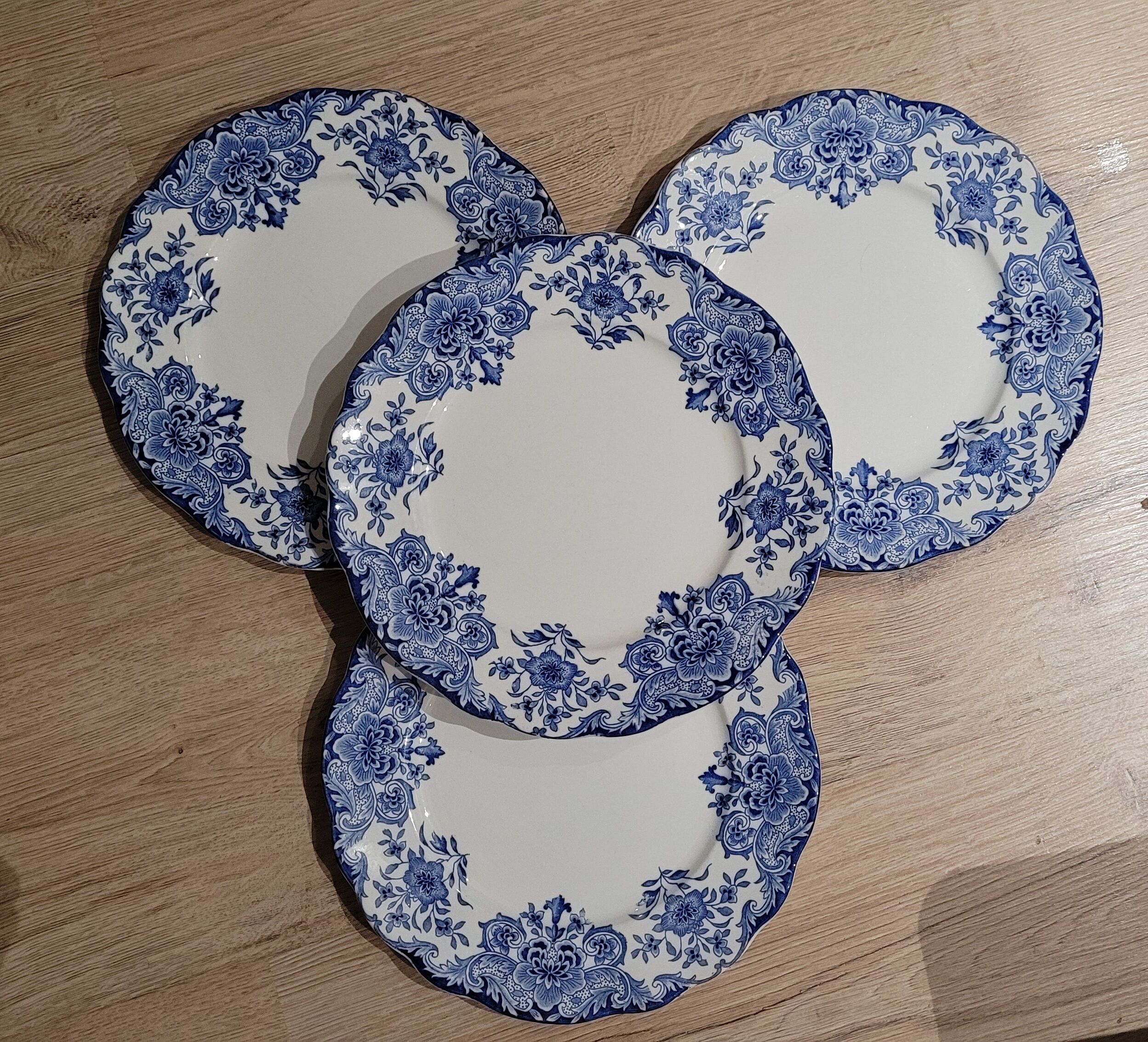 Set 4 flat plates Dordrecht