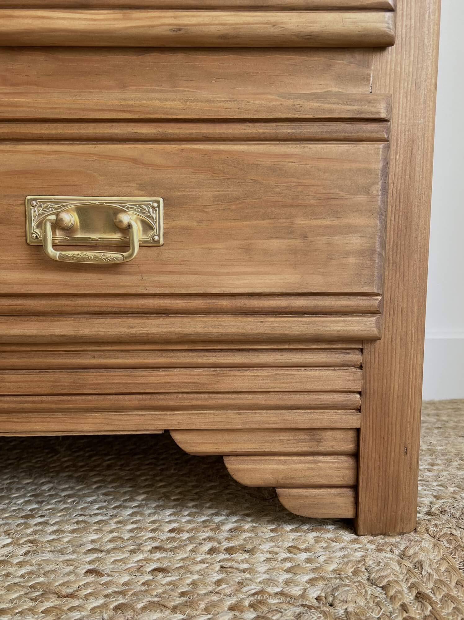 Art deco chest of drawers