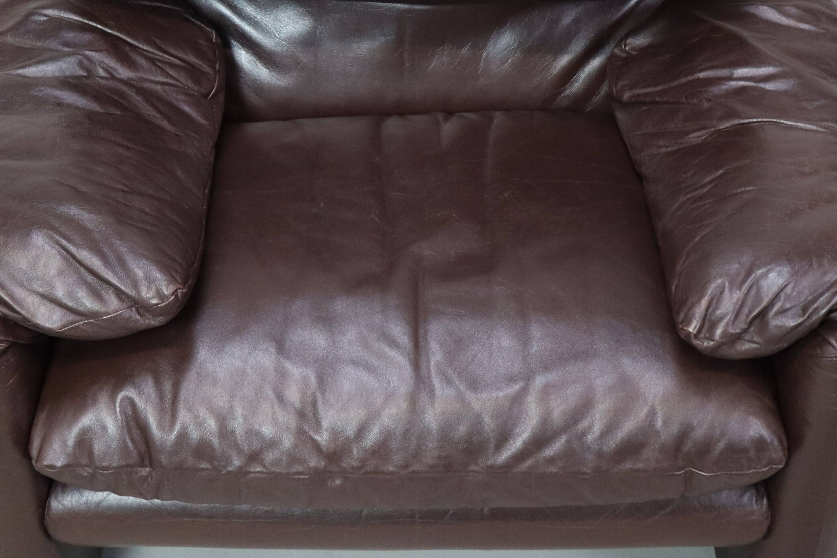 Pair of Maralunga leather armchairs by Vico Magistretti for Cassina, 1974