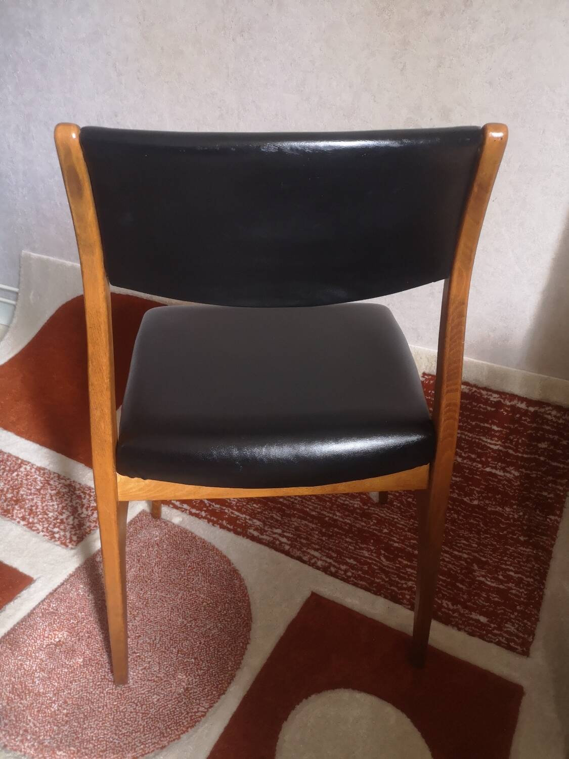 2 Scandinavian chairs