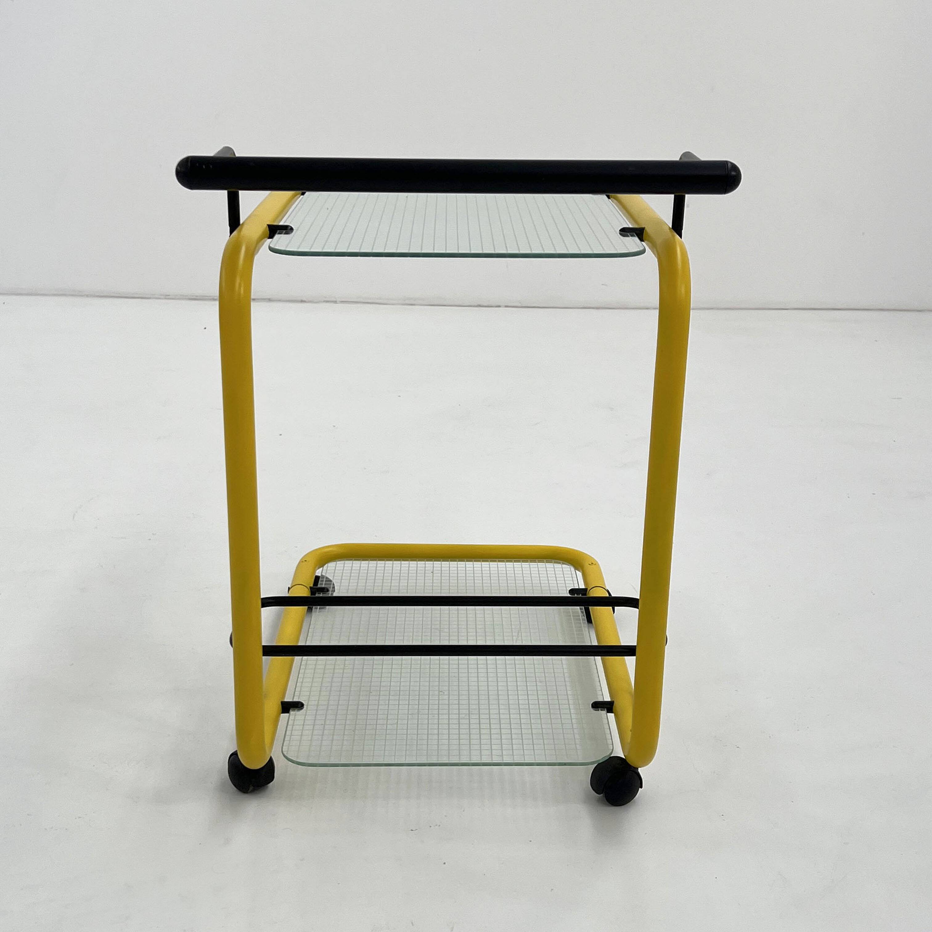 Desserte postmoderne noire et jaune en métal et verre, 1980