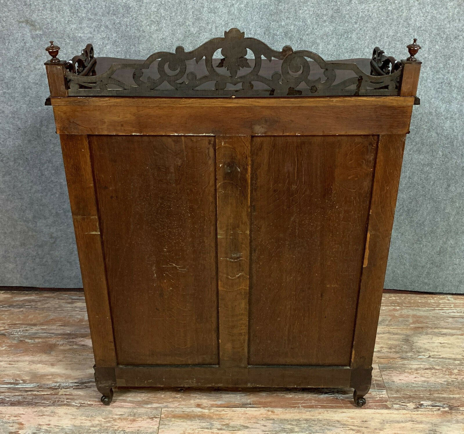 Exceptional furniture for this Napoleon III period living room library in curved mahogany shape