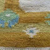 Tapis en laine suédoise tissé à plat Kilim Rölakan signé Ae années 1960