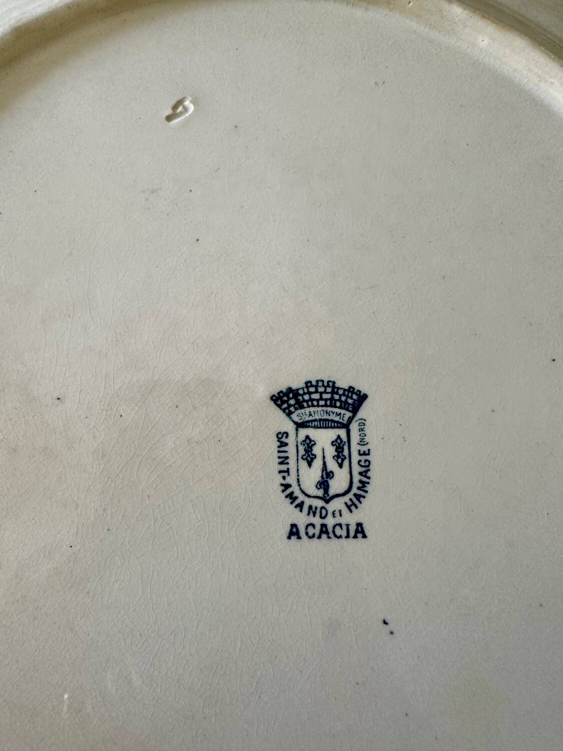 Round dish Saint Amand and Hamage Nord, Acacia model