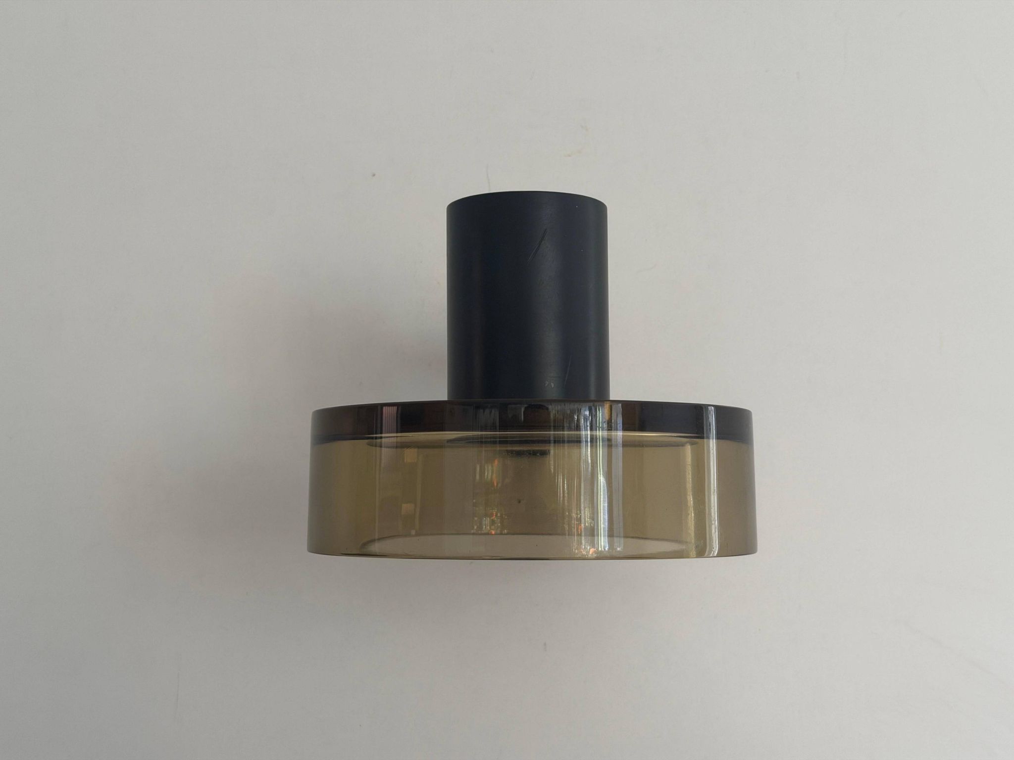 Simple wall light in glass and yellow-brown metal by Seguso, 1950s, Italy.