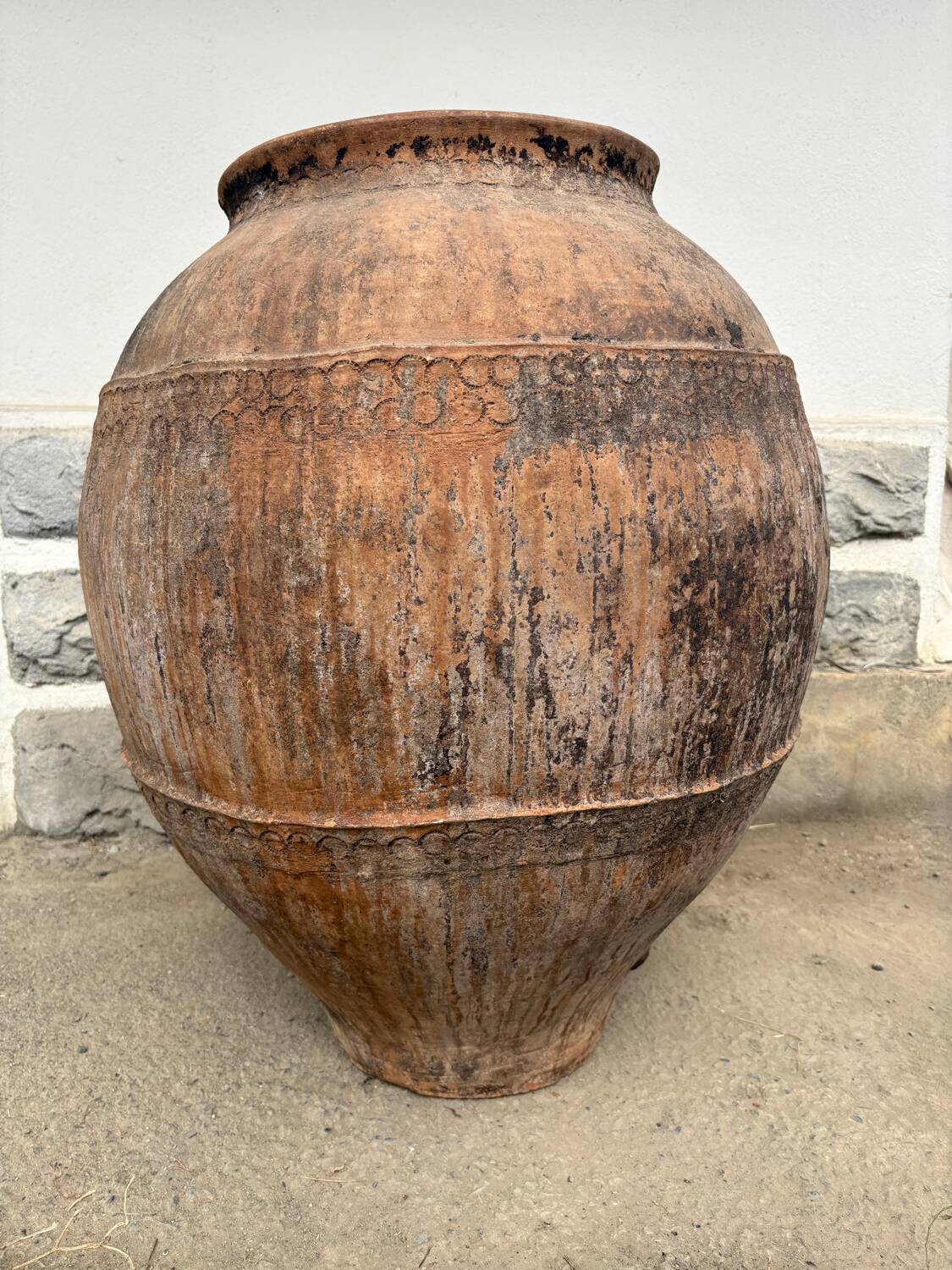 Old oil jar, Spain, Tinaja, 18th century.