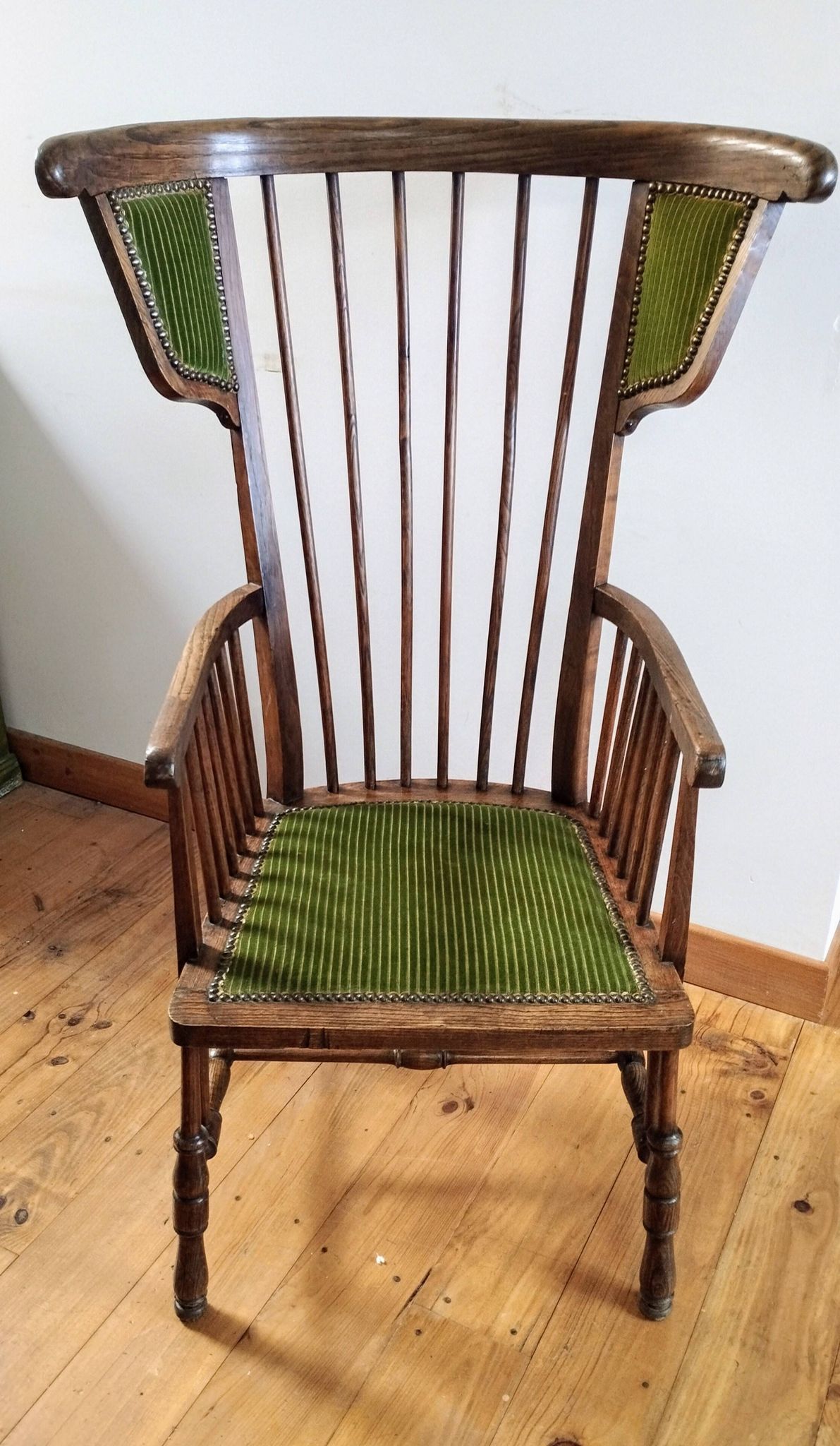 1900s Arts and Crafts style tapered wingback armchair