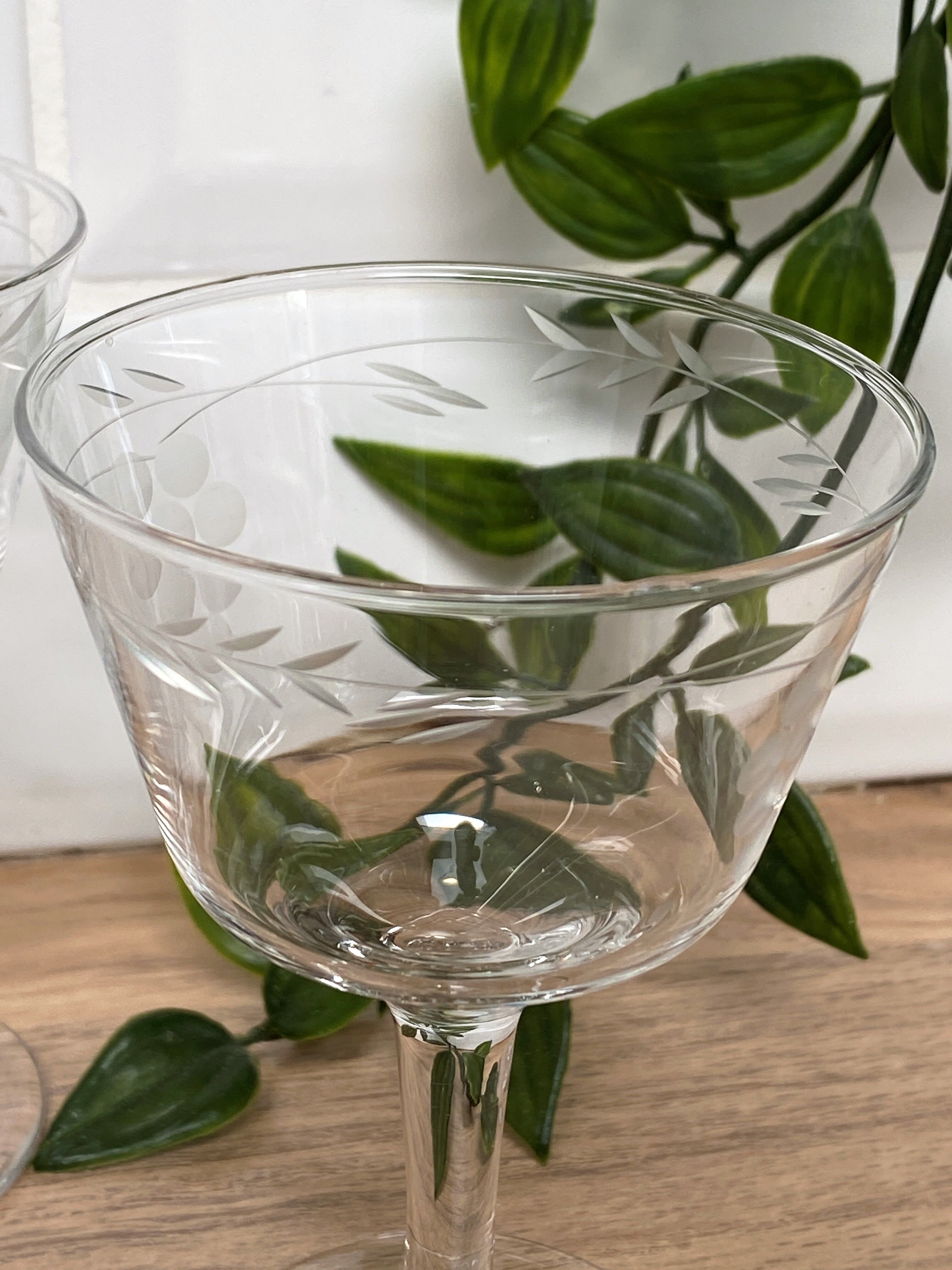 Set of 6 wine glasses in cut glass