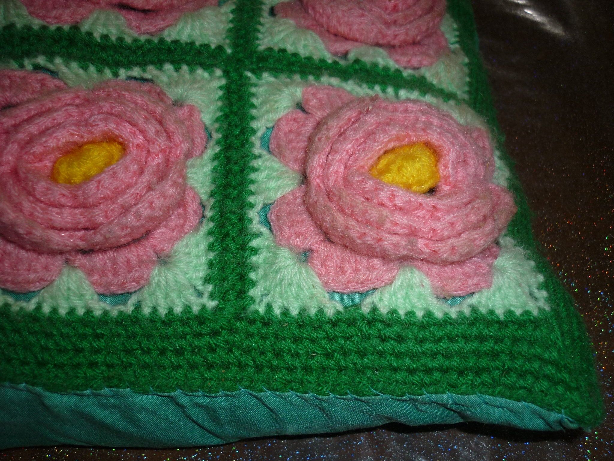 Cushion hook green pink yellow 40x40