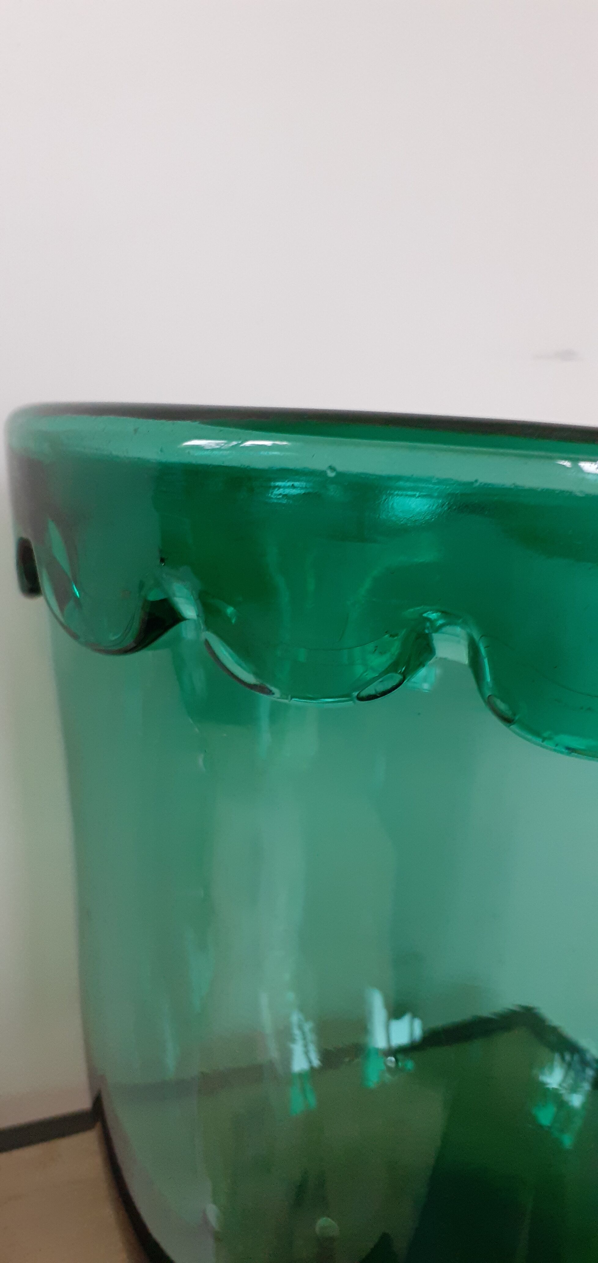 Green pot cache vase in blown glass