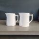 Paire de pichets en porcelaine de Digoin