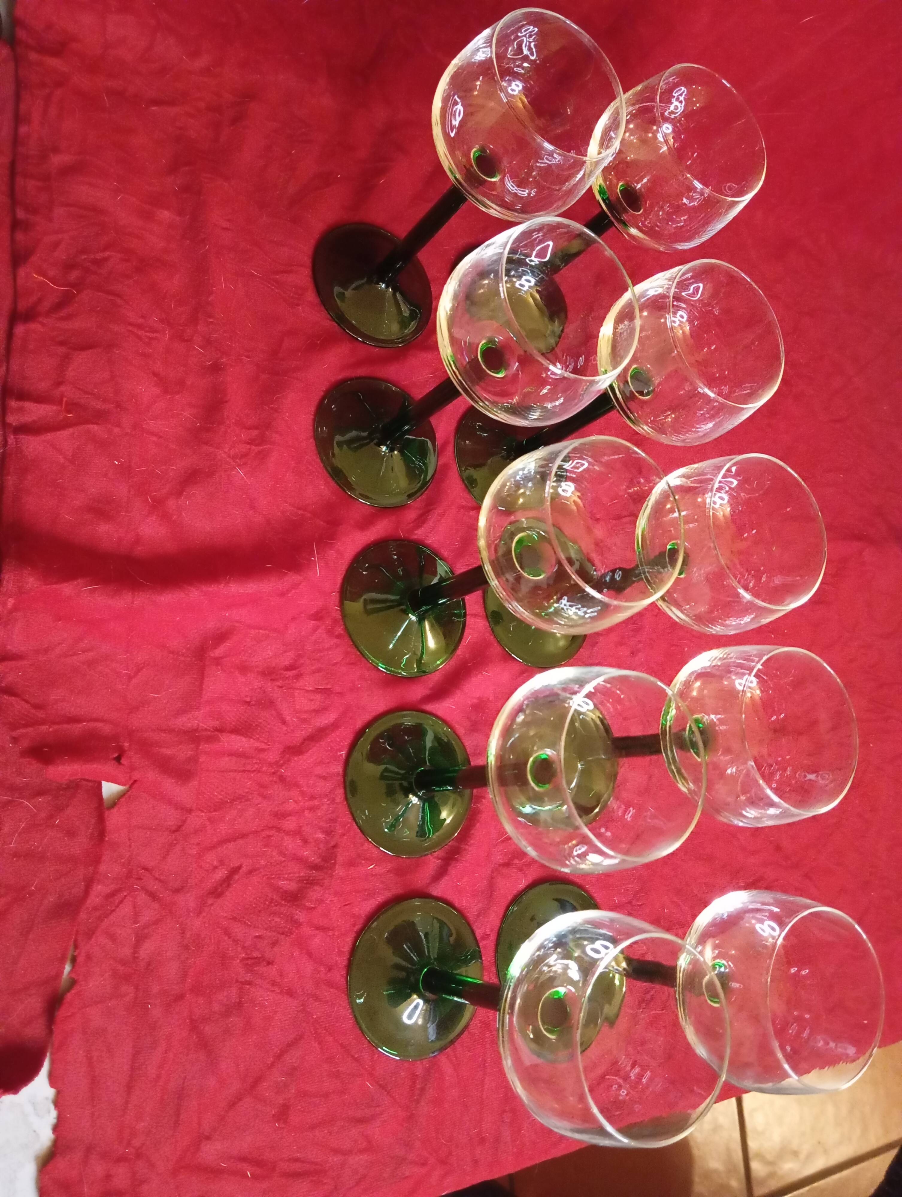 10 verres à vin blanc