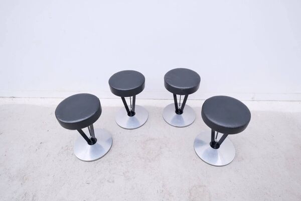 Ensemble de 4 tabourets Modèle ''Dry Martin'' de Pedro Miralles pour Akaba en métal et cuir, 1980
