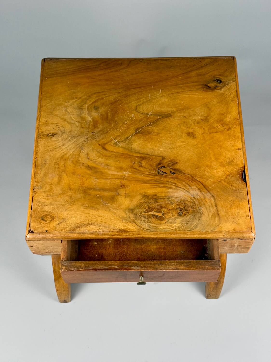 Vintage side table in solid wood with drawer