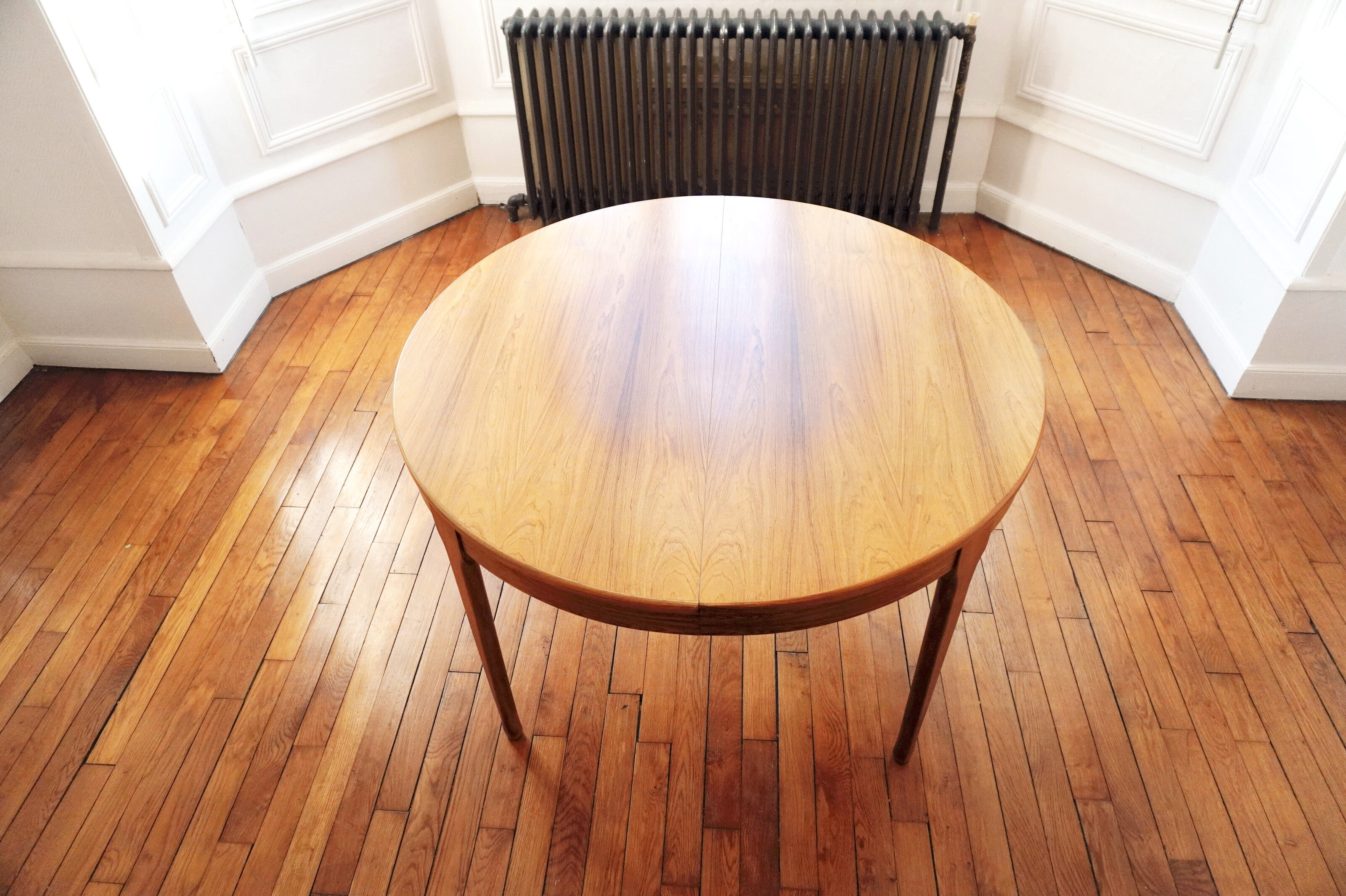 Baumann dining table