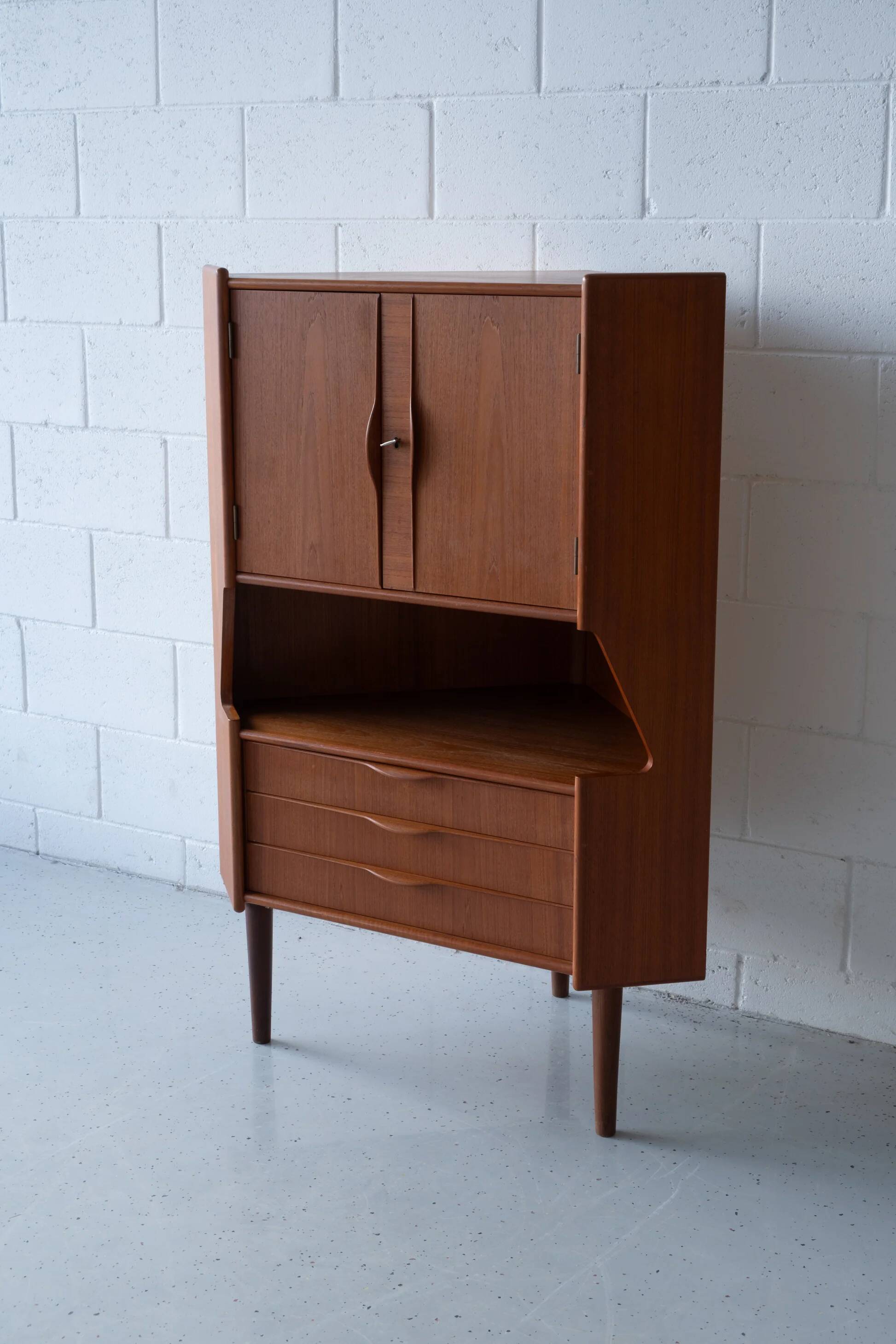 Meuble d'angle en teck avec bar