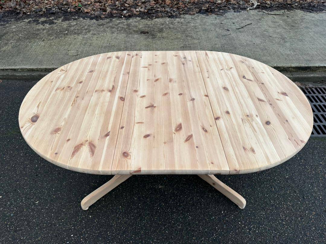 Round extendable dining table Rainer Daumiller for Hirtshals Sawaerk 145