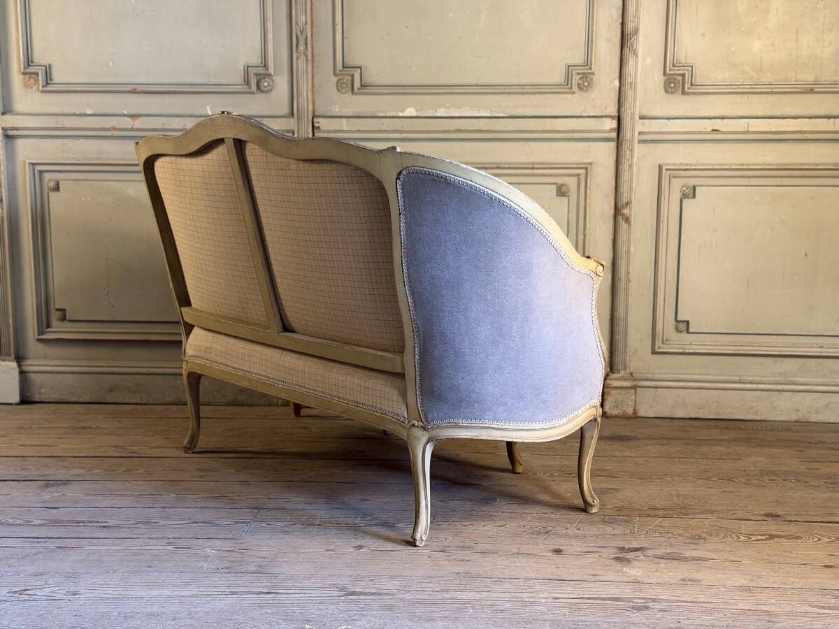 Louis XV style carved and painted wooden basket seat, 19th century.