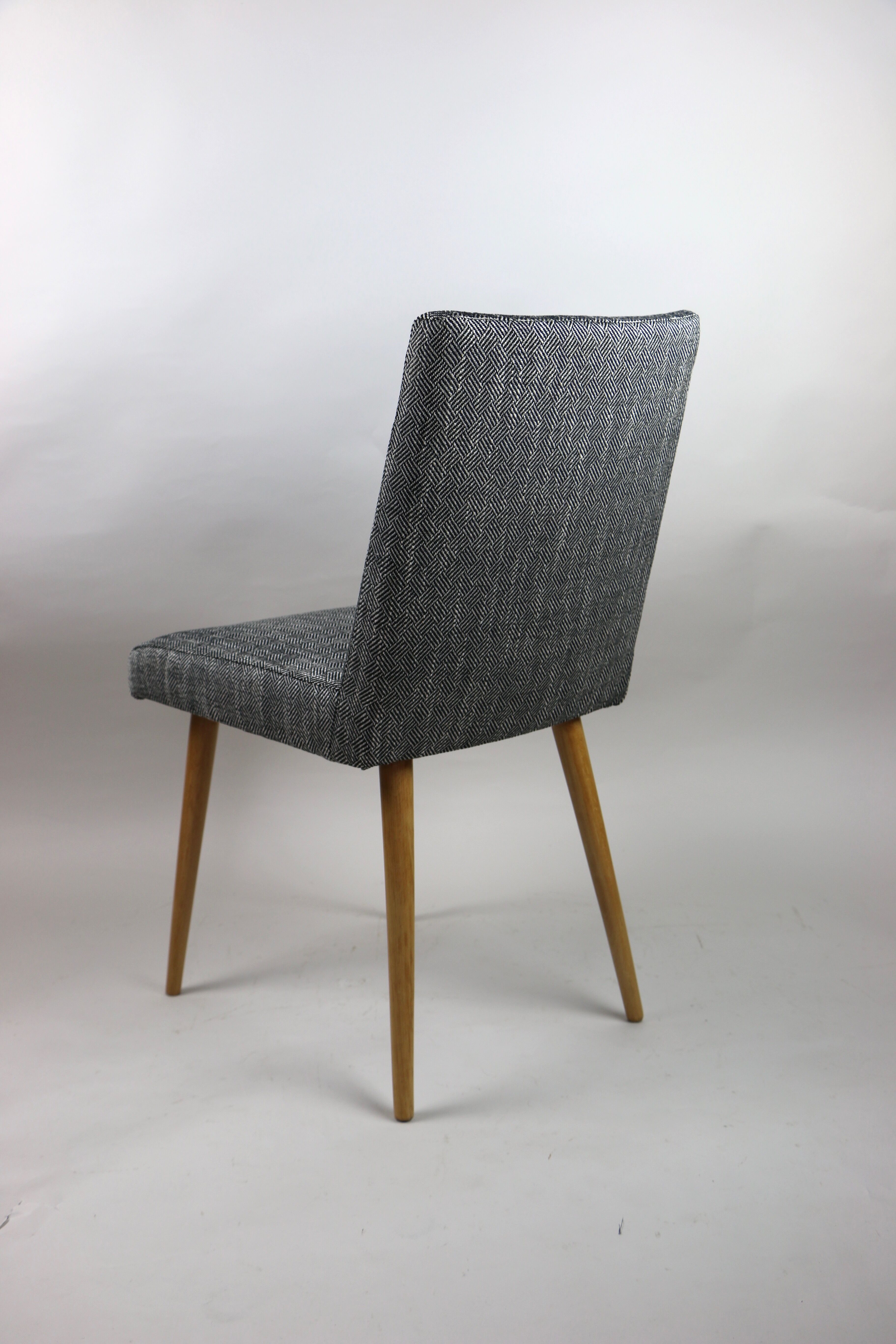 Chaises vintage noir et blanc années 1970
