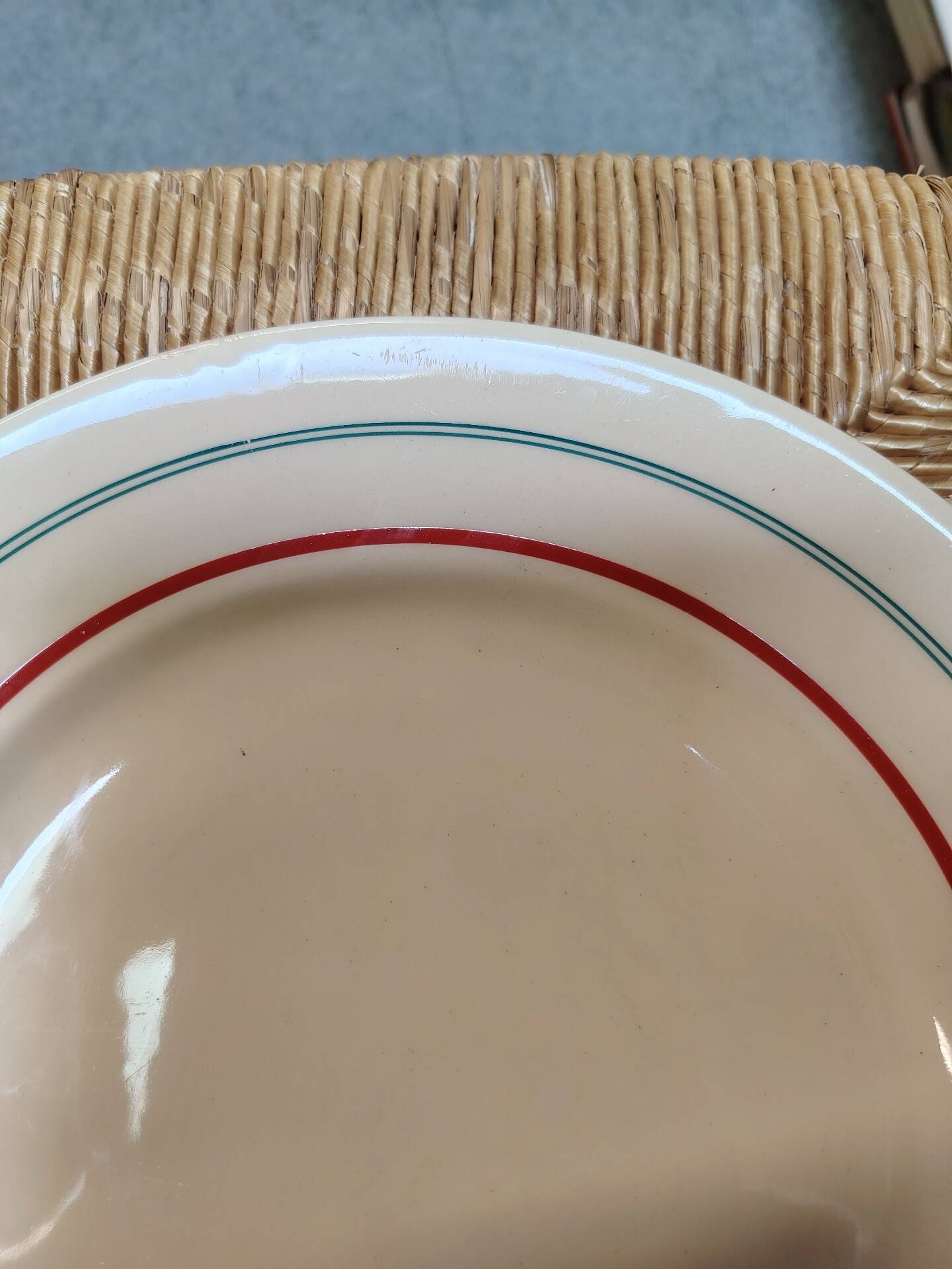 Round serving dish 28cm Moulin des Loups model Stanislas
