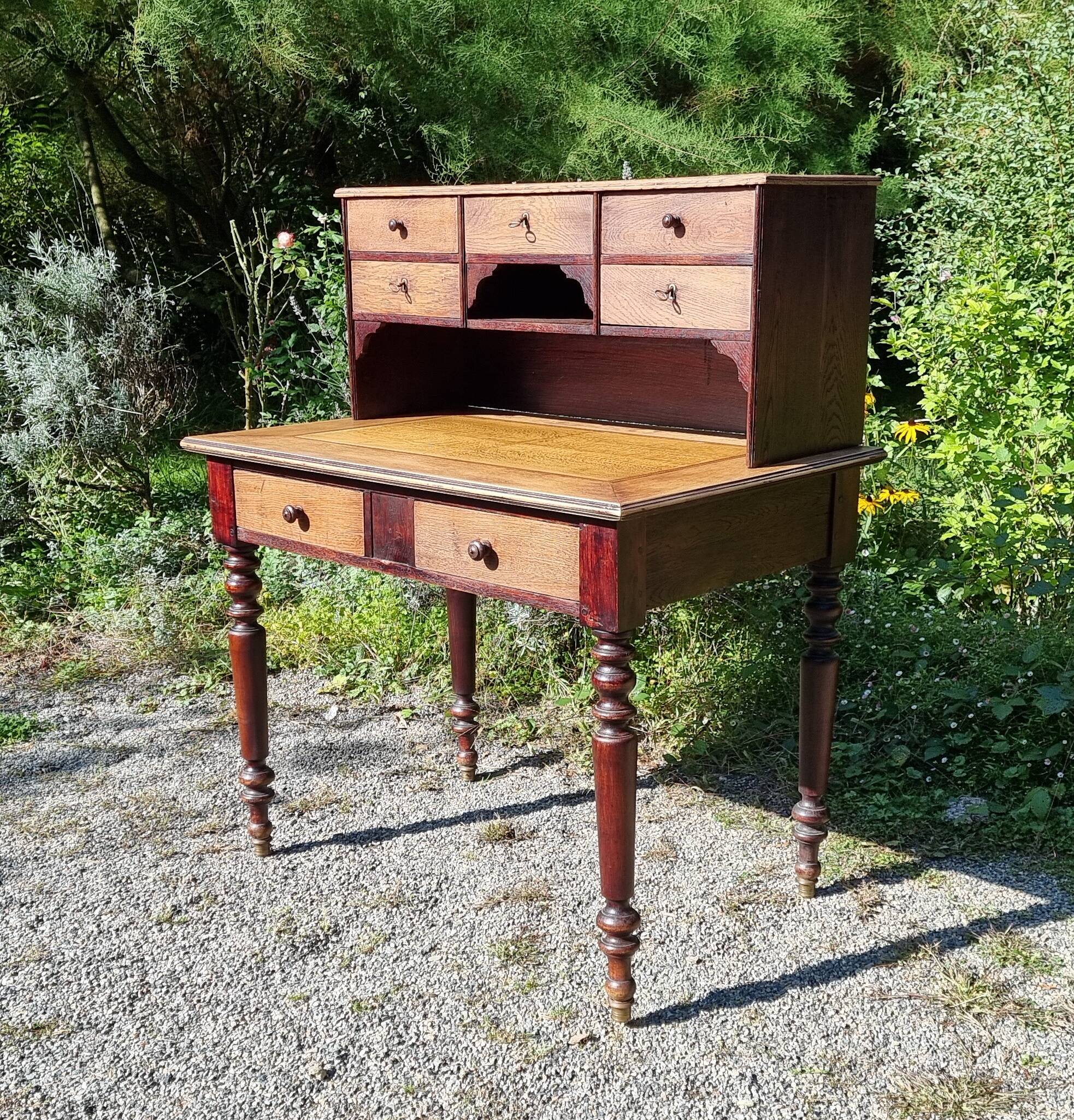 English style removable tiered desk
