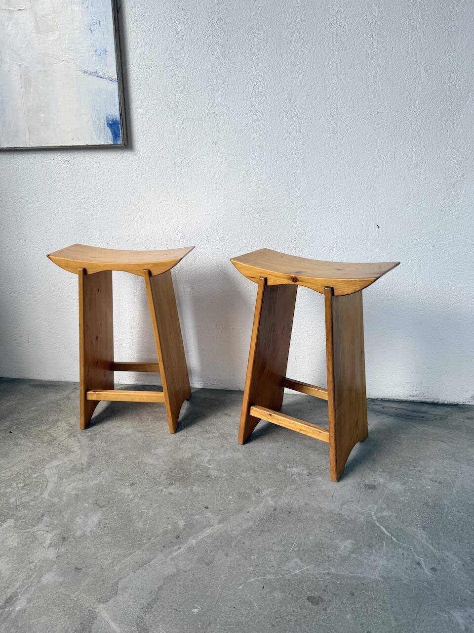 Scandinavian pine stools with Japanese inspiration.