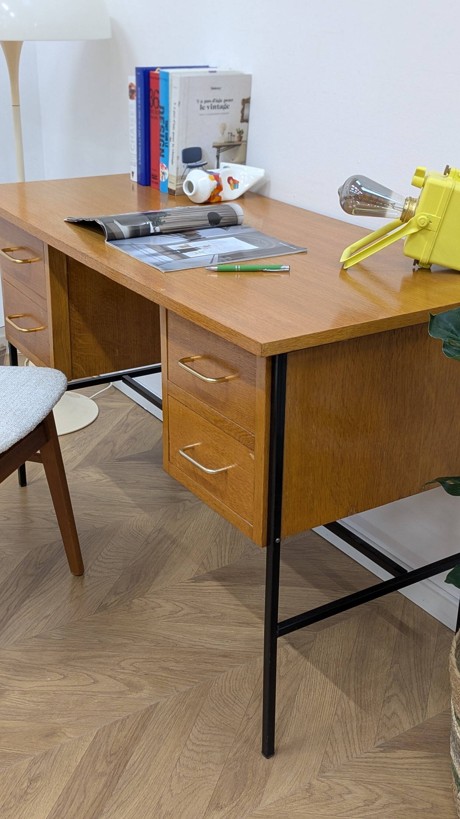 Modernist desk